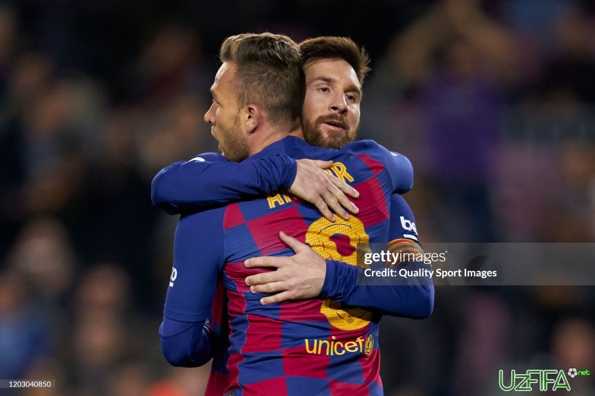 "Barselona" sobiq o'yinchisi Artur La Ligaga qaytdi - uzfifa.net.