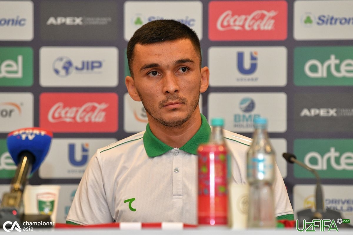 Rasman: Dilshod Jo'raev, Ixtiyor Toshpo'latov, Jasur Azimov "Xorazm" futbolchisi - uzfifa.net.
