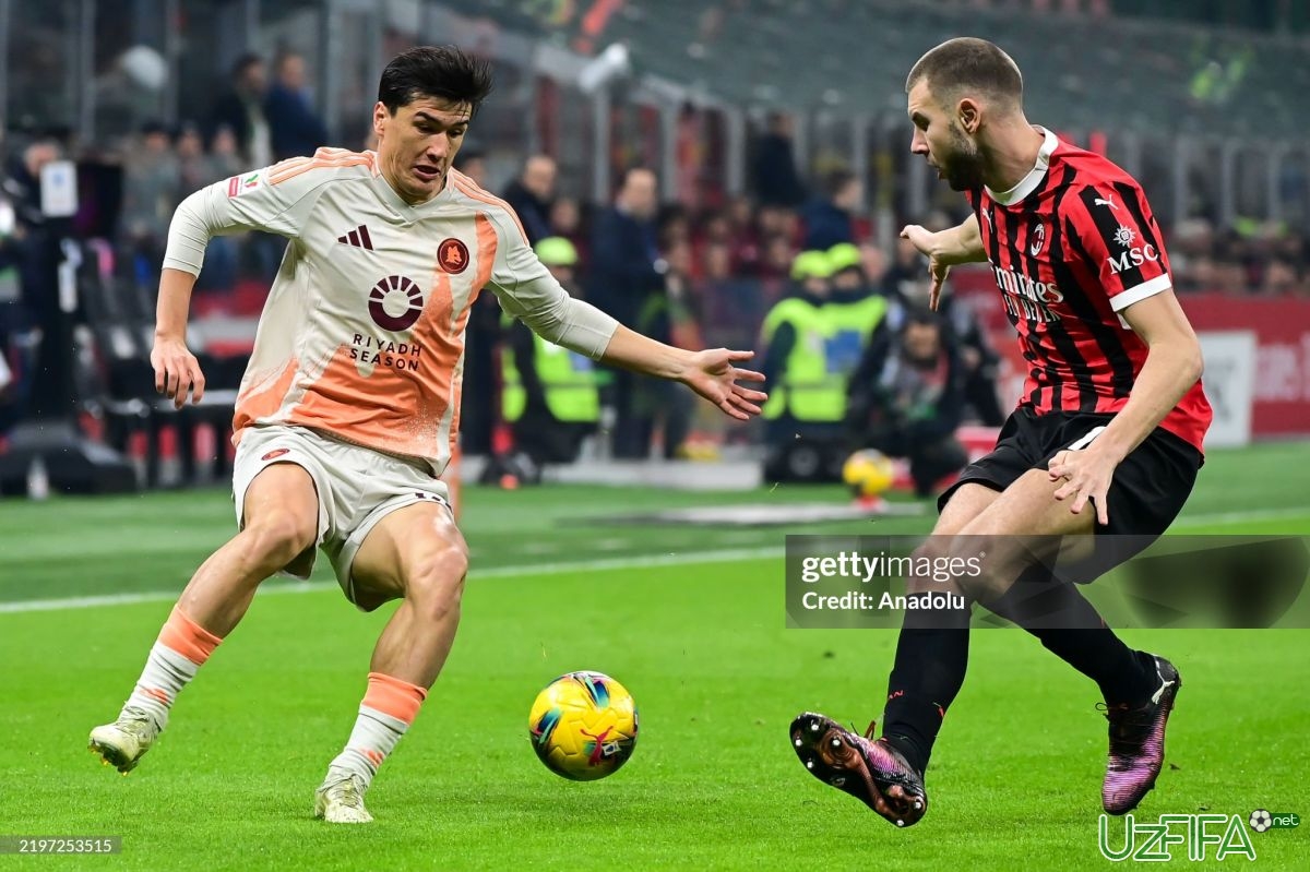 Italiya kubogi. "Milan" "Roma"ni mag'lubiyatga uchratib, yarim finalga yo'l oldi. SHomurodov bir taym o'ynadi - uzfifa.net.