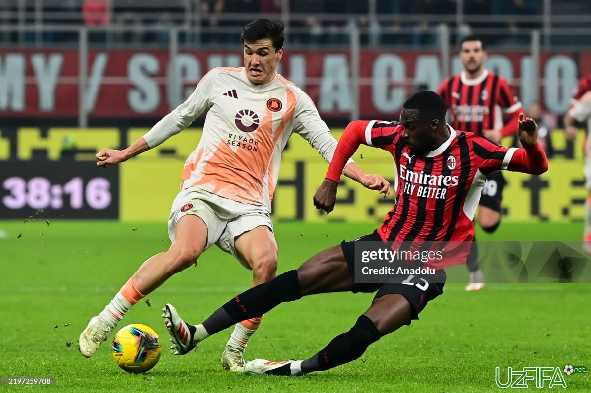 Video Italiya kubogi. "Milan" "Roma"ni mag'lubiyatga uchratib, yarim finalga yo'l oldi. SHomurodov bir taym o'ynadi - uzfifa.net.