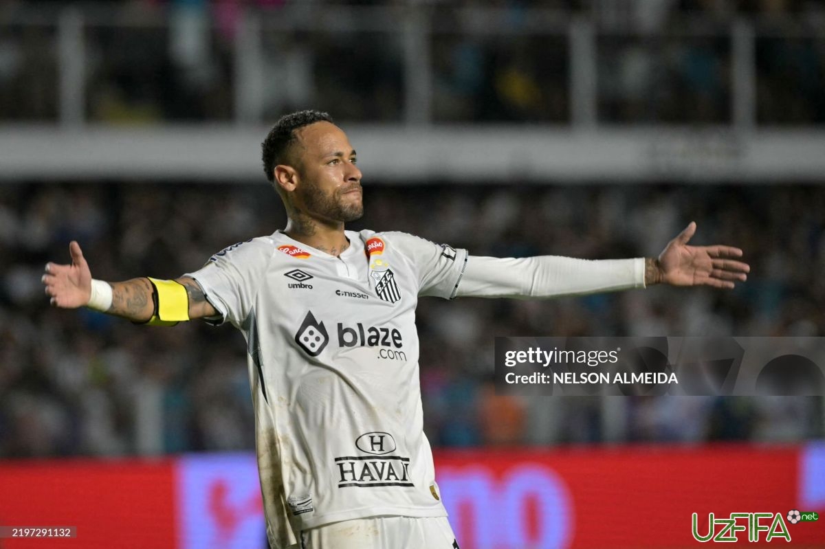                           "Men maydonda gapiraman, bu o'zimni himoya qila oladigan yagona joy"		- uzfifa.net.