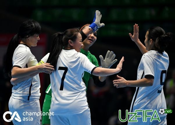 Qizlarga futzal kerak - uzfifa.net.