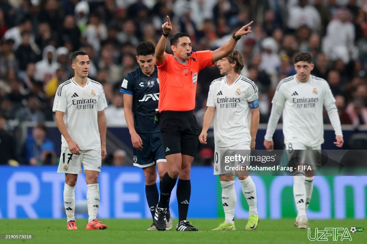                           "Real" TV: "VAR bo'yicha "Real"ning natijasi -27, "Barselona" va "Atletiko" "plyus"da" 		- uzfifa.net.