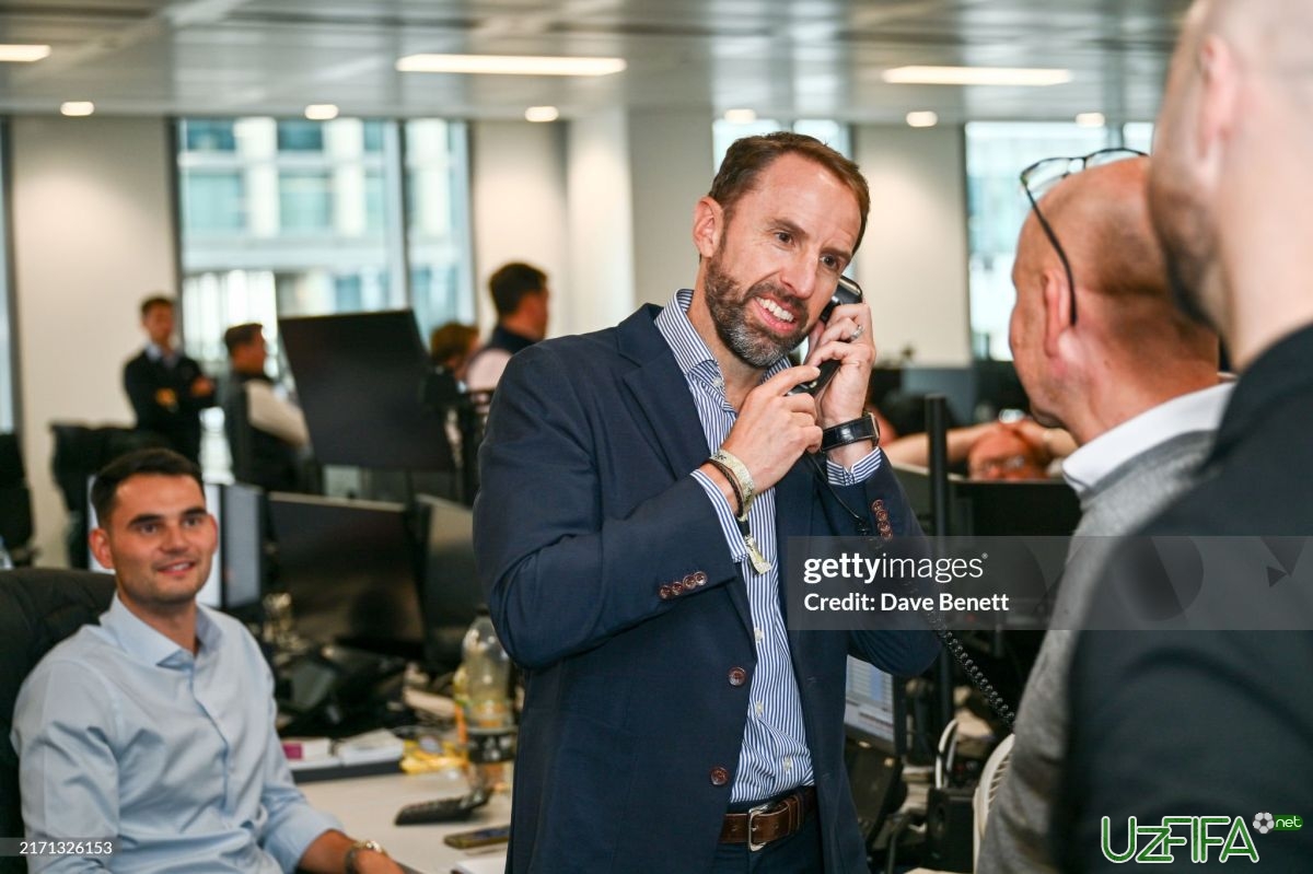                           Angliya terma jamoasining sobiq ustozi Sautgeyt kitob chiqaradi		- uzfifa.net.