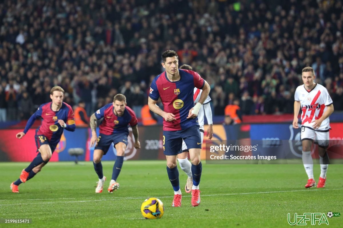 Video LaLiga. "Barselona" penaltidan urilgan gol evaziga g'alaba qozondi va jadvalda birinchi o'ringa chiqib oldi - uzfifa.net.