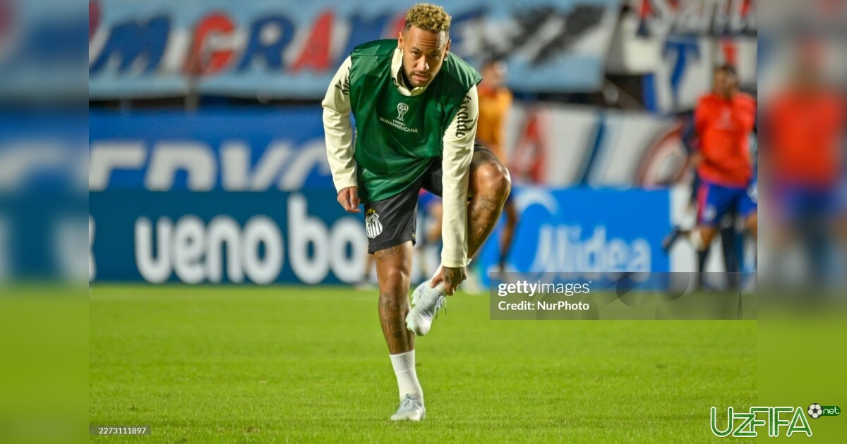 Neymar "Santos" mashg'ulotlari paytida kichik Robino bilan yoqalashdi- uzfifa.net.