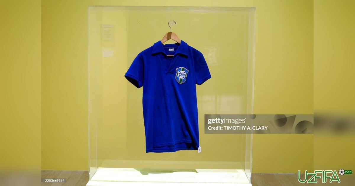 Pelening JCH-1958 finalidagi Braziliya - Shvetsiya o'yini libosi juda qimmatga sotildi- uzfifa.net.