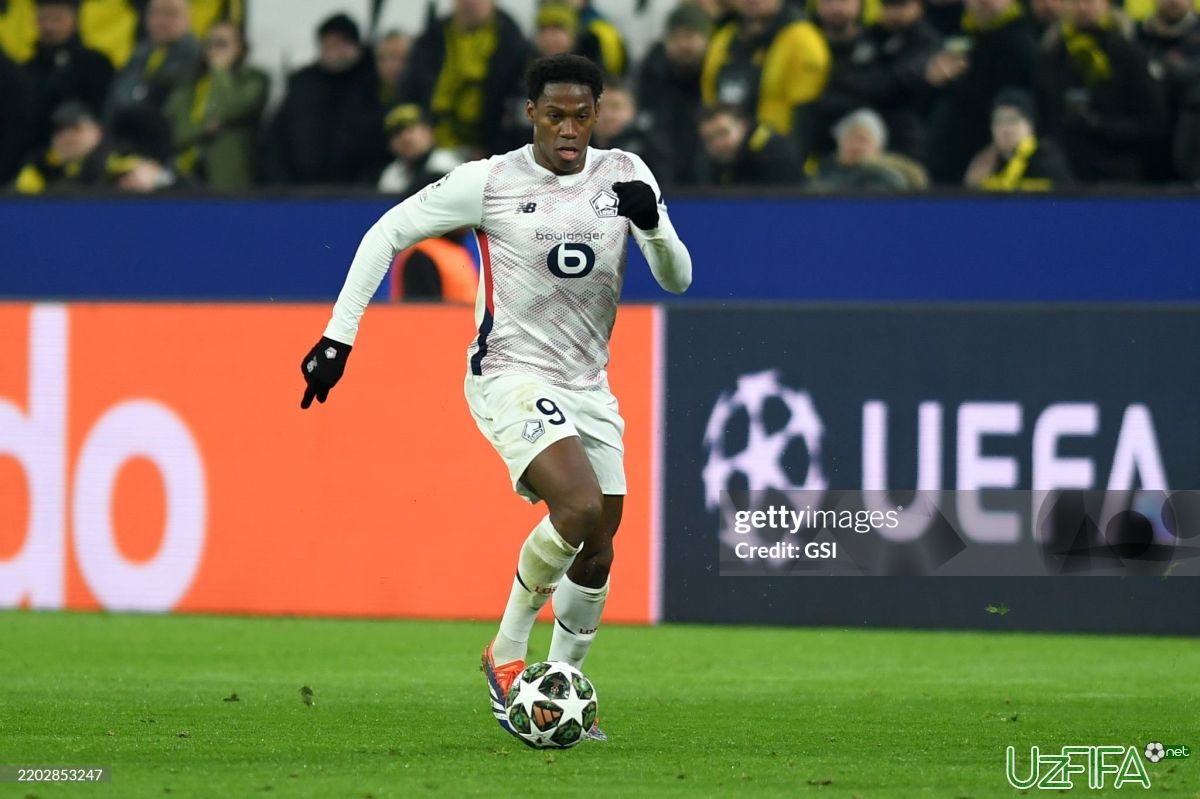 Angliya grandlari Franciya chempionatidagi o'yinchi uchun kurashmoqda - uzfifa.net.