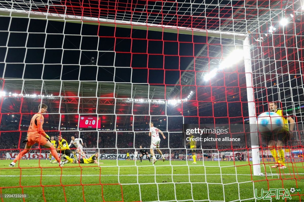                           Bundesliga. "Leypcig" o'z uyida "Borussiya Dortmund"ni mag'lub etdi va ECHL hududiga maksimal yaqinlashib oldi		- uzfifa.net.