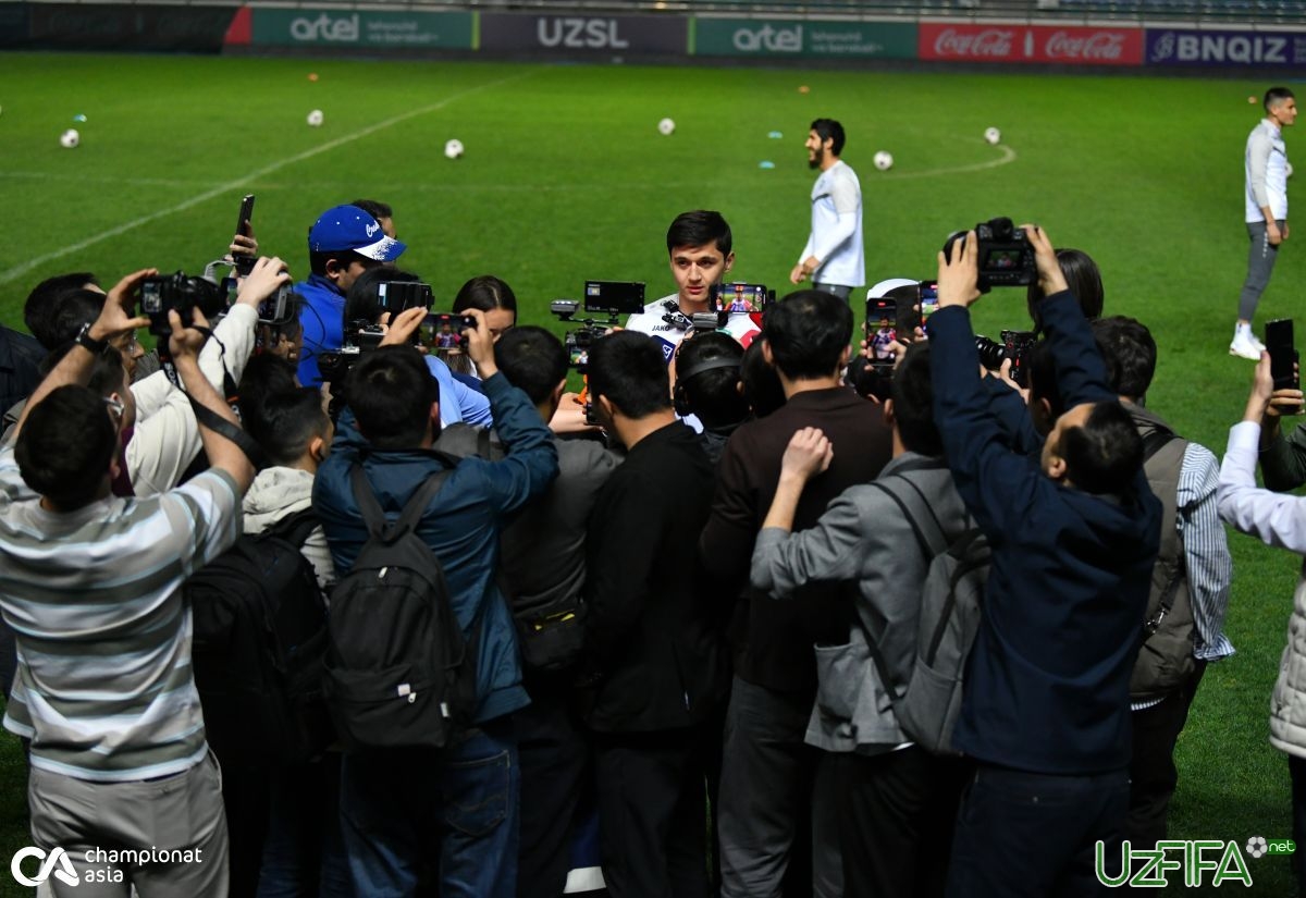 Abduqodir Husanov milliy jamoa mashg'ulotlaridan oldin intervyu berdi - uzfifa.net.