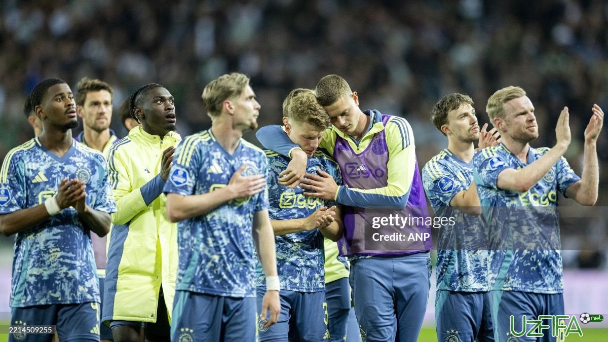                           Daxshat. “Ayaks“ chempionlikni PSVga “sovg'a“ qilmoqda		- uzfifa.net.