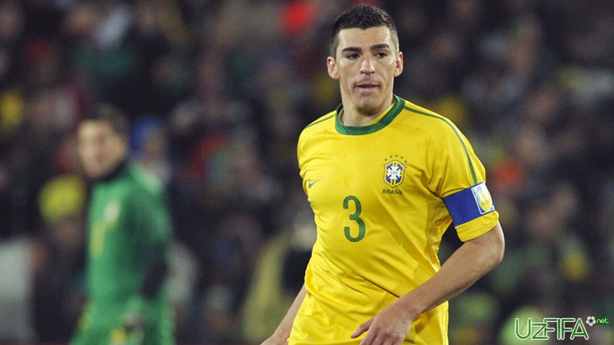                           Braziliyalik afsona yong'in oqibatida kasalxonaga tushib qoldi		- uzfifa.net.