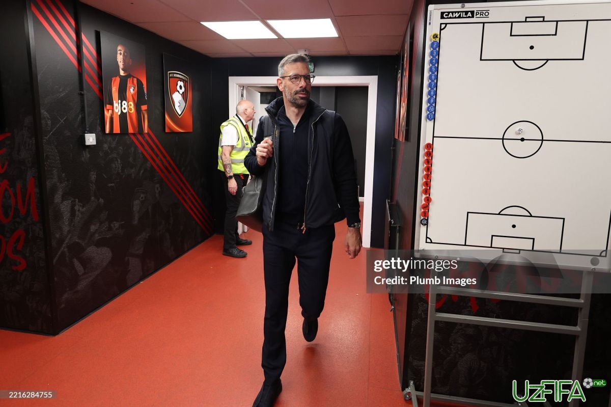 Van Nistelroy "Lester" bosh murabbiyligidan ketdi - uzfifa.net.