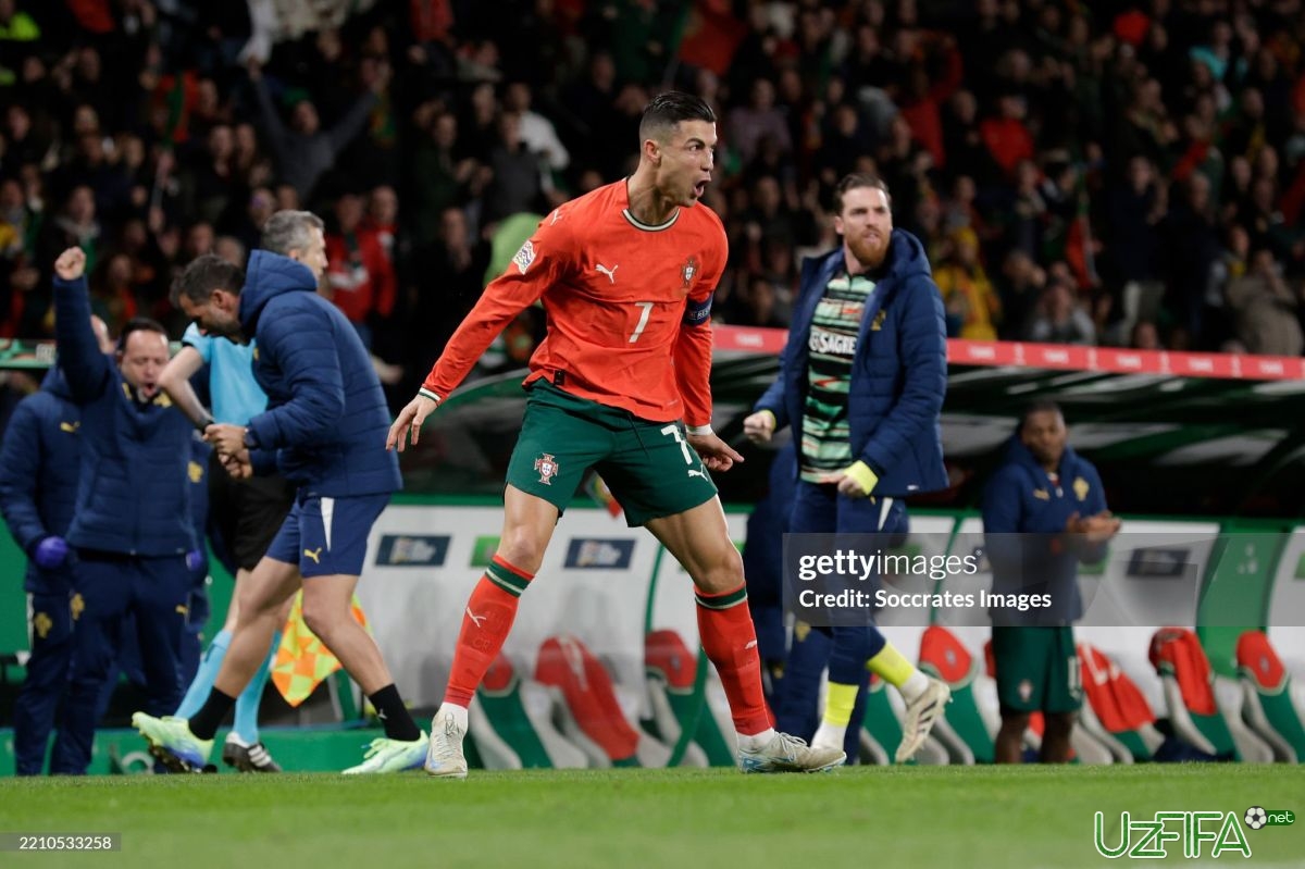                           "Ronalduning gol nishonlashi futboldan tashqariga ham chiqib ketdi..."		- uzfifa.net.