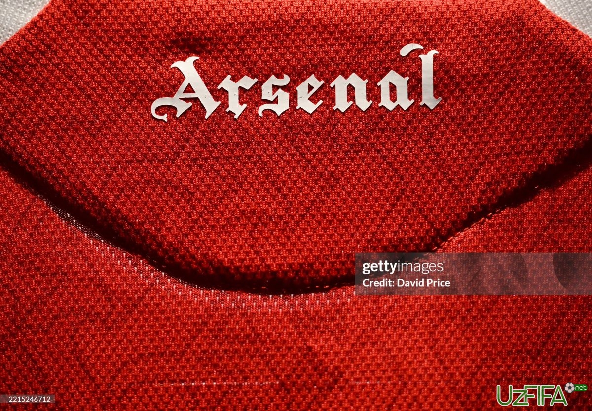 Foto "Arsenal" yangi mehmon libosini taqdim etdi - uzfifa.net.