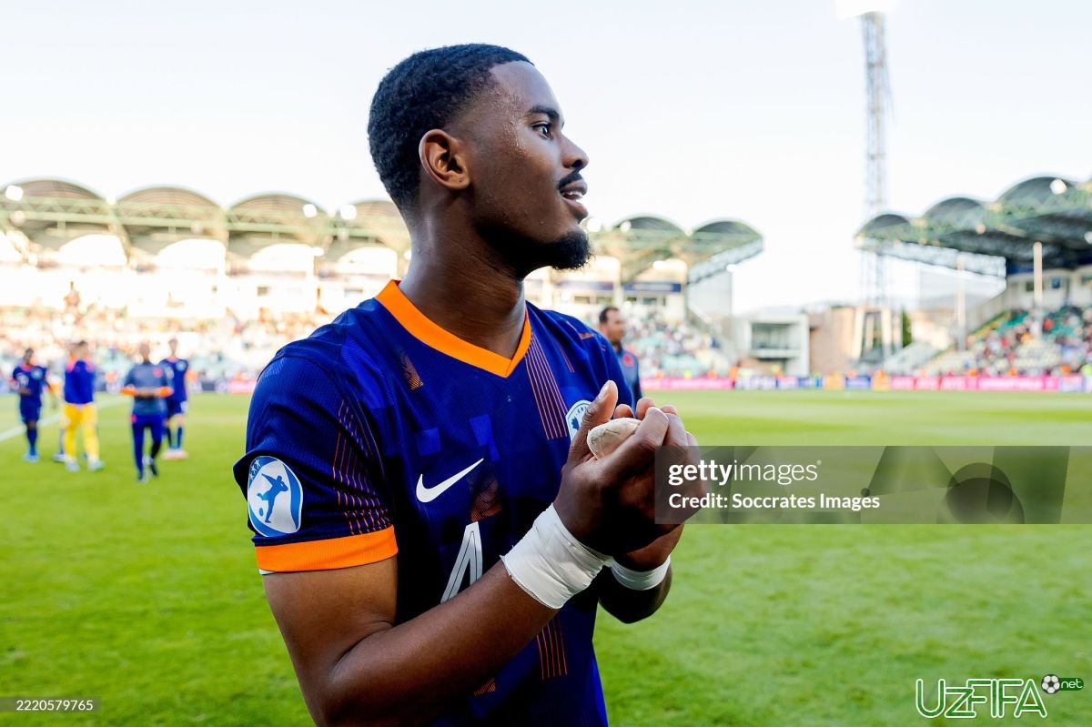                           "Chelsi" 19 yoshli himoyachi - Xatoni sotib olmoqchi		- uzfifa.net.