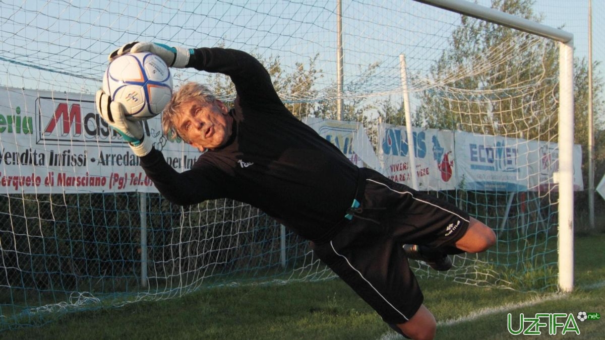                           82 yoshli darvozabon yana futbolga qaytmoqchi		- uzfifa.net.