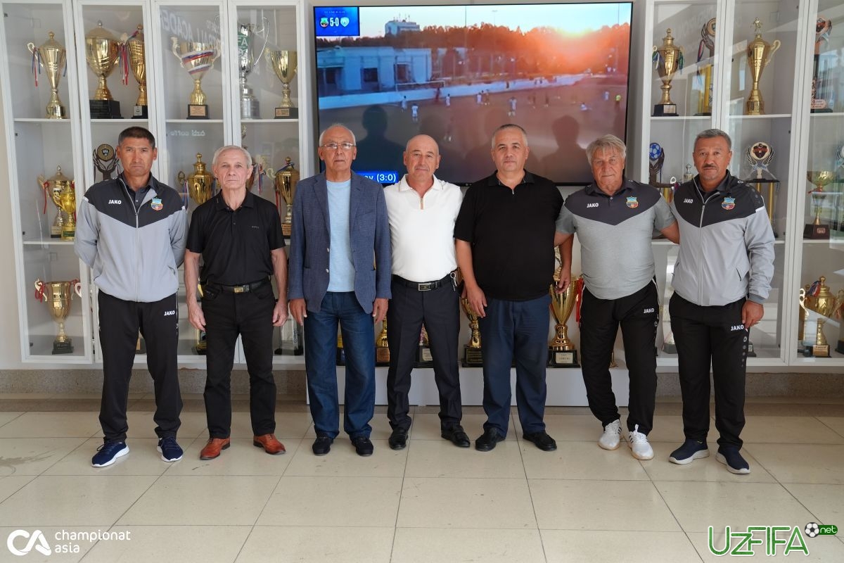                           "Bunyodkor" murabbiylari taqdirlandi		- uzfifa.net.