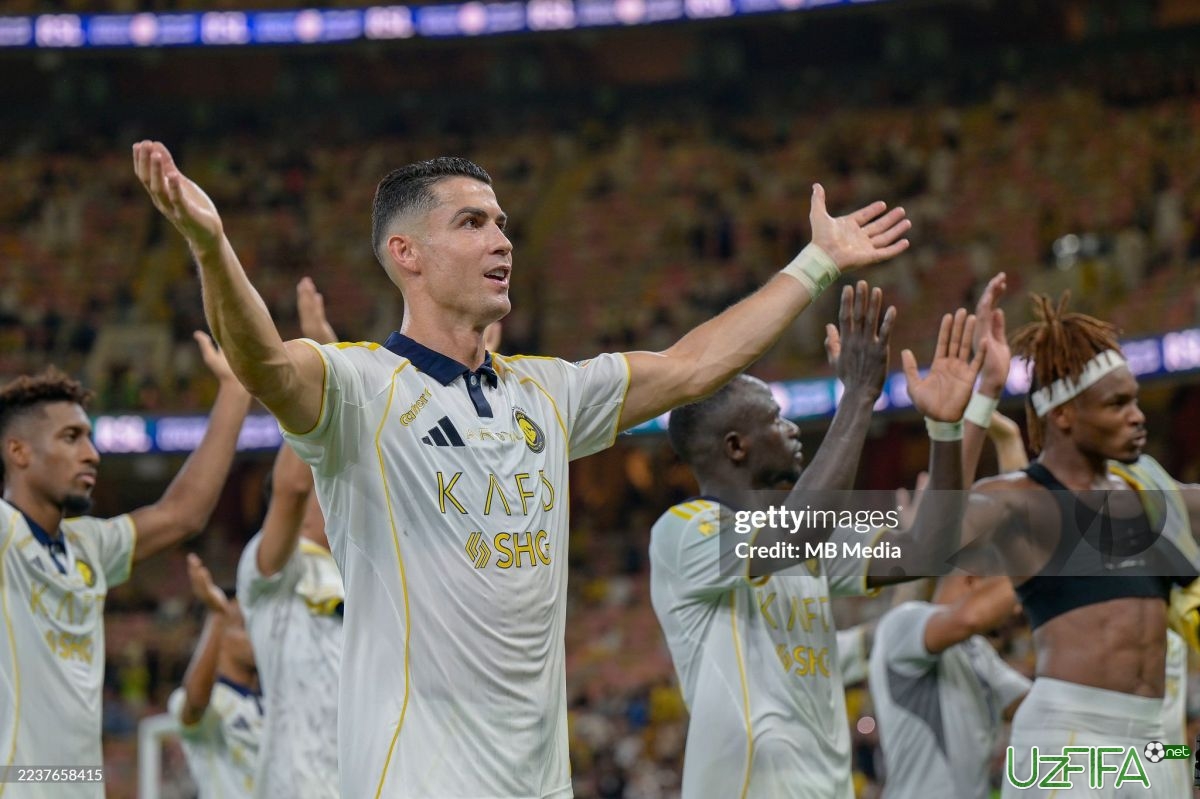                           Ronaldu dunyo tarixidagi birinchi milliarder futbolchiga aylandi		- uzfifa.net.