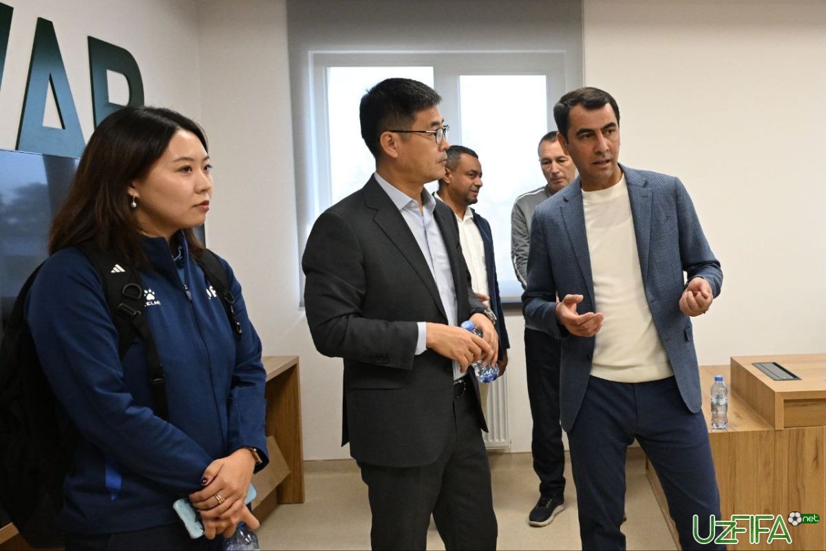 Foto OFK vakillari Milliy futbol markazi bilan tanishdi - uzfifa.net.