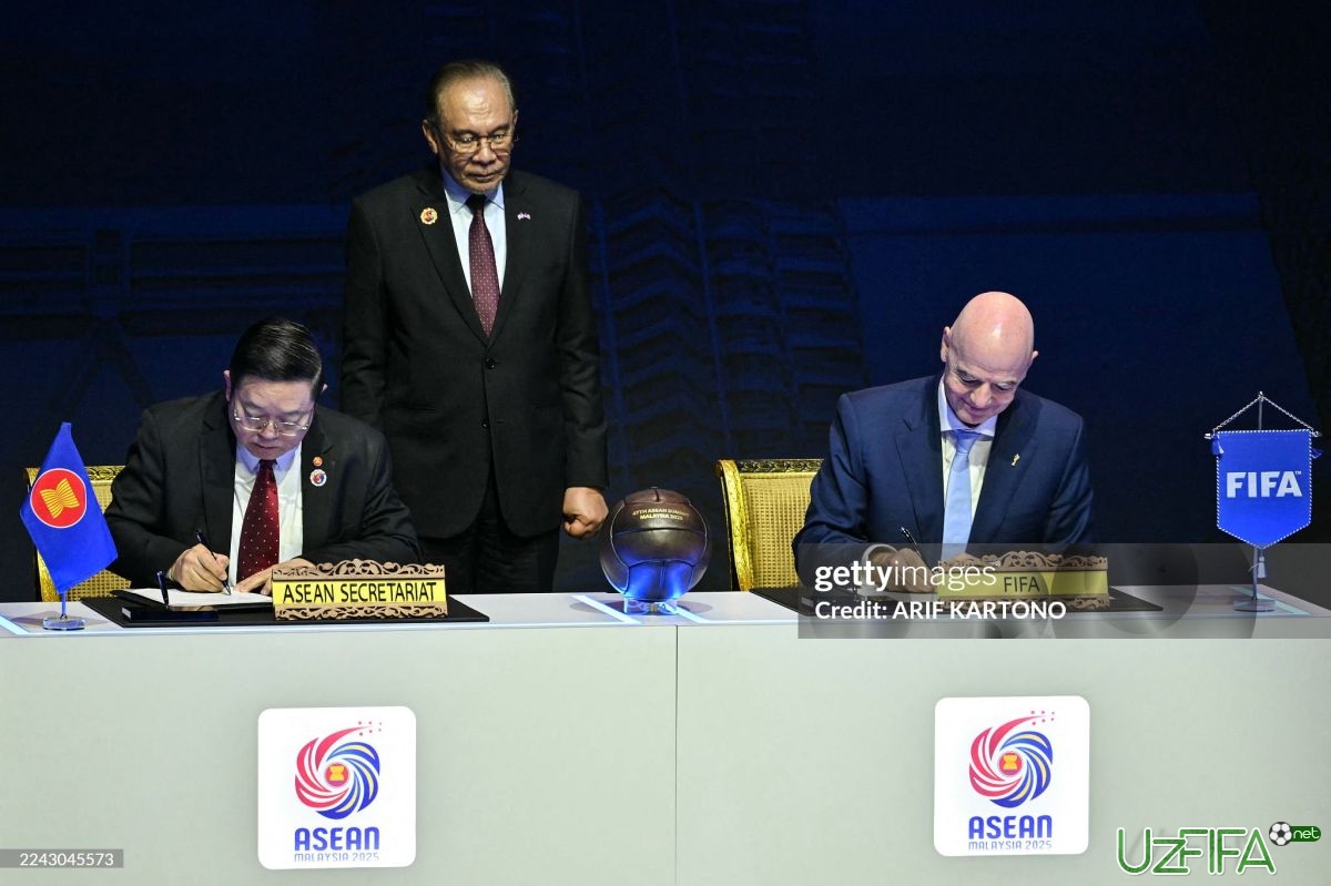                           Infantino ASEAN Kubogini taqdim etdi		- uzfifa.net.