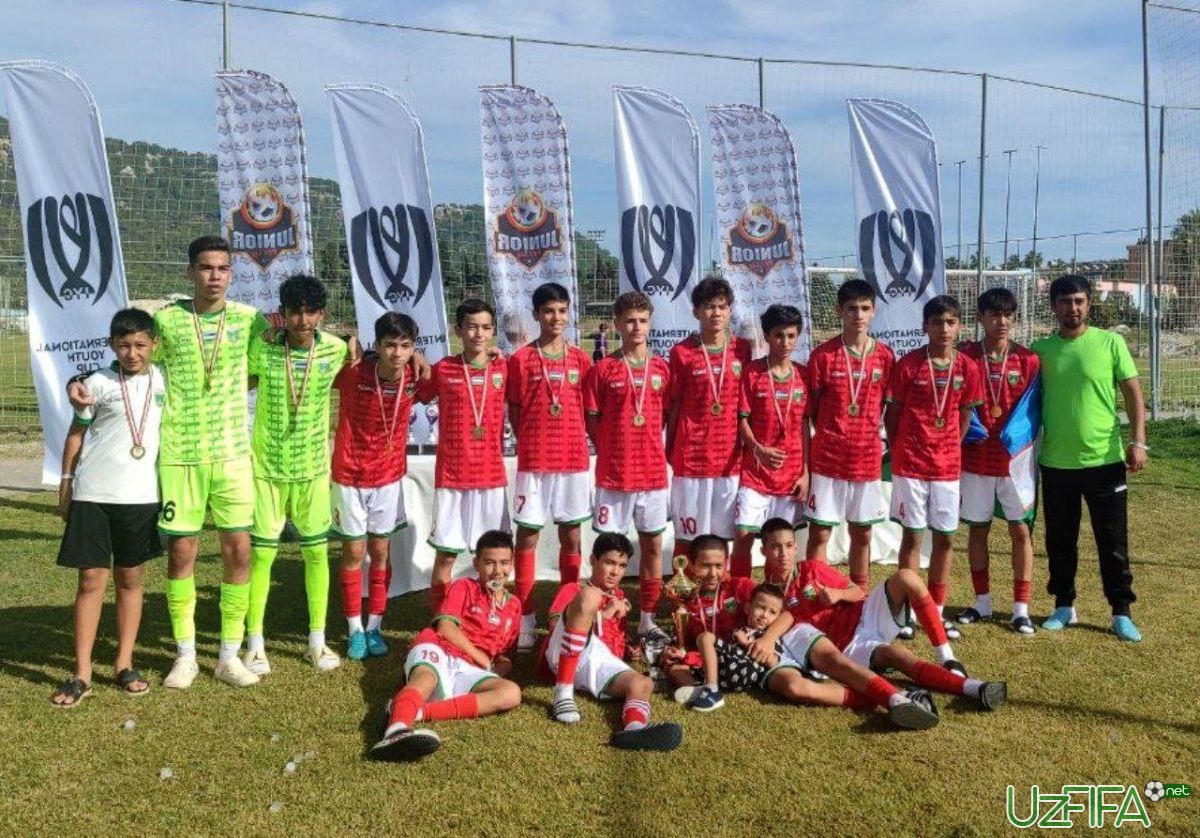 "Lokomotiv" U-14 Turkiyadagi xalqaro turnirda chempion bo'ldi - uzfifa.net.