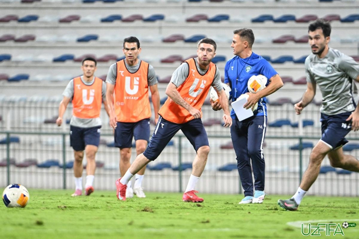 O'zbekiston terma jamoasining Dubaydagi mashg'uloti - uzfifa.net.