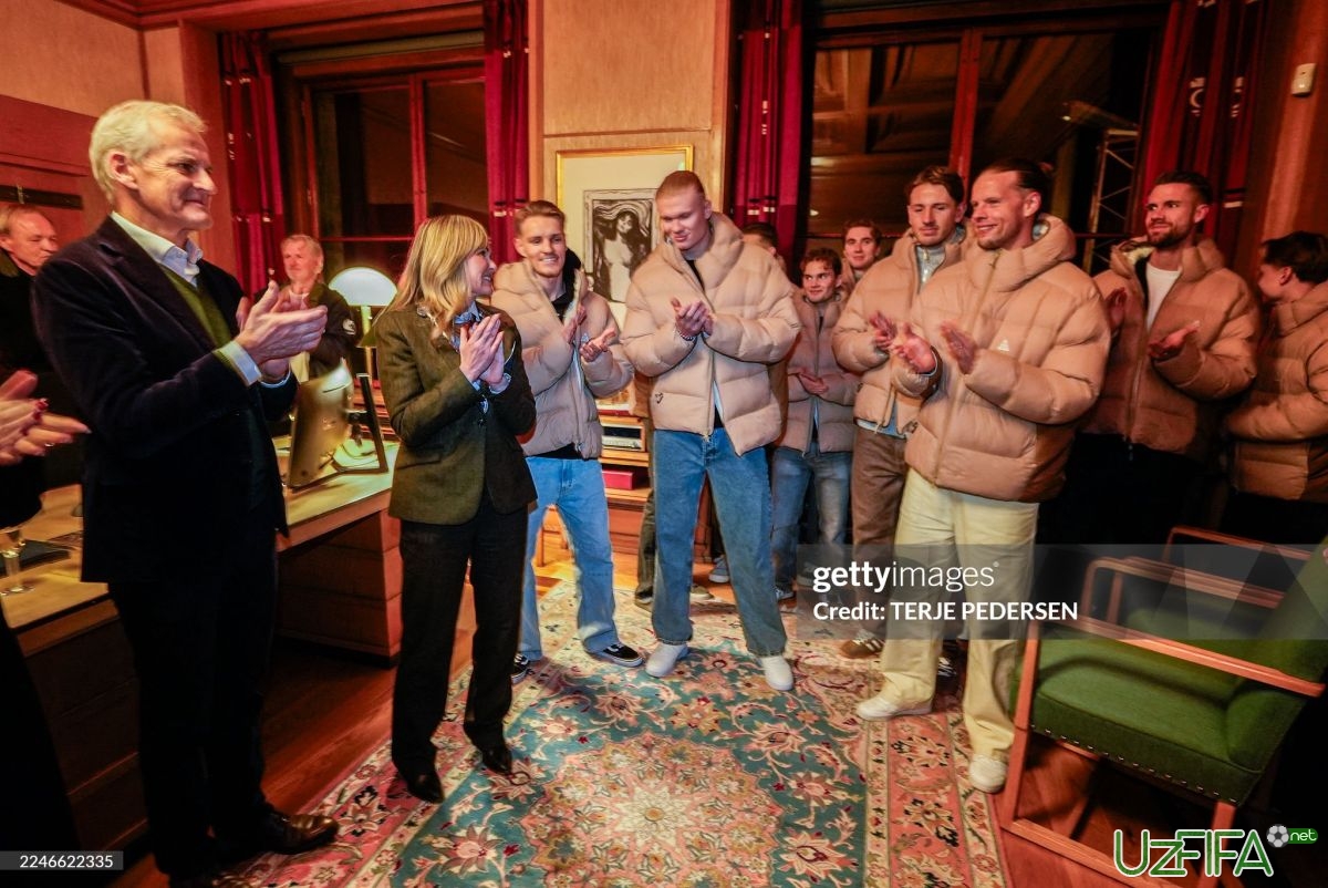               Foto             Norvegiya Jahon chempionatiga chiqqanini Oslo markazida nishonladi		- uzfifa.net.