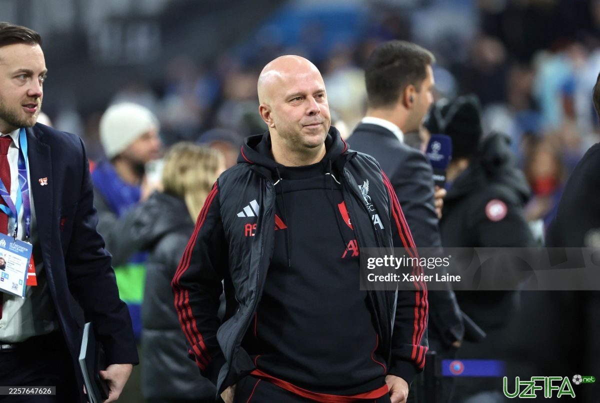                           Arne Slot Jerrardning tanqidi haqida gapirdi		- uzfifa.net.