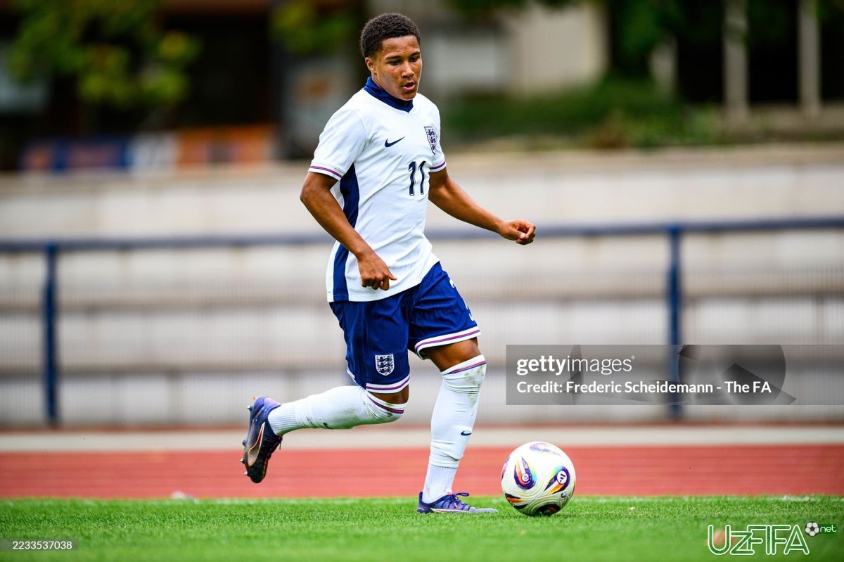 "Barselona" 16 yoshli ingliz hujumchisining transferni kelishib oldi - uzfifa.net.